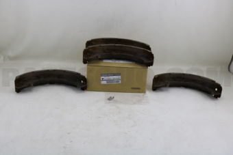 D40602S425 SHOE SET-REAR BRAKE