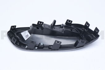 71830M82R00C48 BEZEL, RR REFLECTOR, R