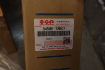 8458078R02 GLASS,QTR WINDOW,R