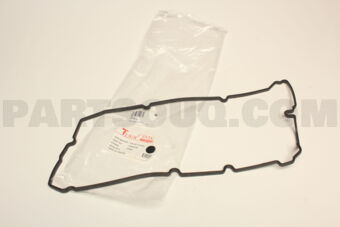 1035A108 VALVE COVER 4D56T