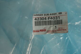 42304F4031 Toyota CARRIER SUB-ASSY, RR