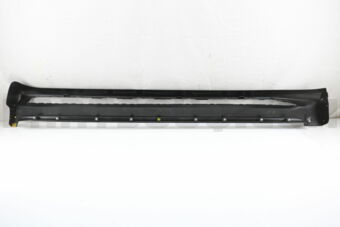5177360160C2 COVER, STEP PLATE, RH