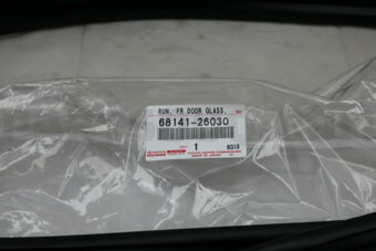 6814126030 RUN, FRONT DOOR GLASS, RH