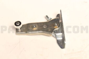 6831008031 Toyota ROLLER ASSY, SLIDE   **VIN**
