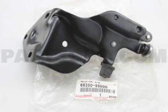 6835095D00 ROLLER ASSY, SLIDE DOOR, LOWER RH