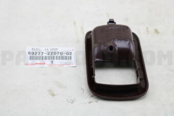 692772207002 Toyota BEZEL, FRONT DOOR INSIDE HANDLE, RH
