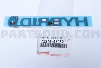7537447062 EMBLEM  SIDE PANEL
