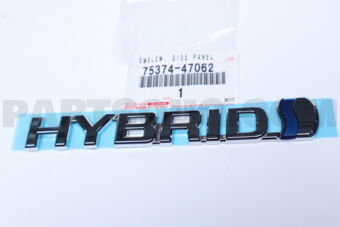 7537447062 EMBLEM  SIDE PANEL