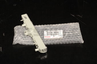 8157030250 Toyota LAMP ASSY, CENTER STOP