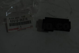 826100K010 Toyota BLOCK ASSY  FUSE