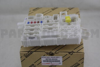 827300K030 Toyota BLOCK ASSY, DRIVER SIDE JUNCTION