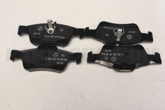MERCEDES A0004208904 BRAKE PAD RER-E(W212)