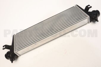 SCHNIEDER TYS3300433 INTERCOOLER HIACE19-UP]