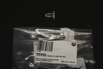 Toyota 9046708108 CLIP(FOR FRONT FENDER TO COWL SIDE SEAL)