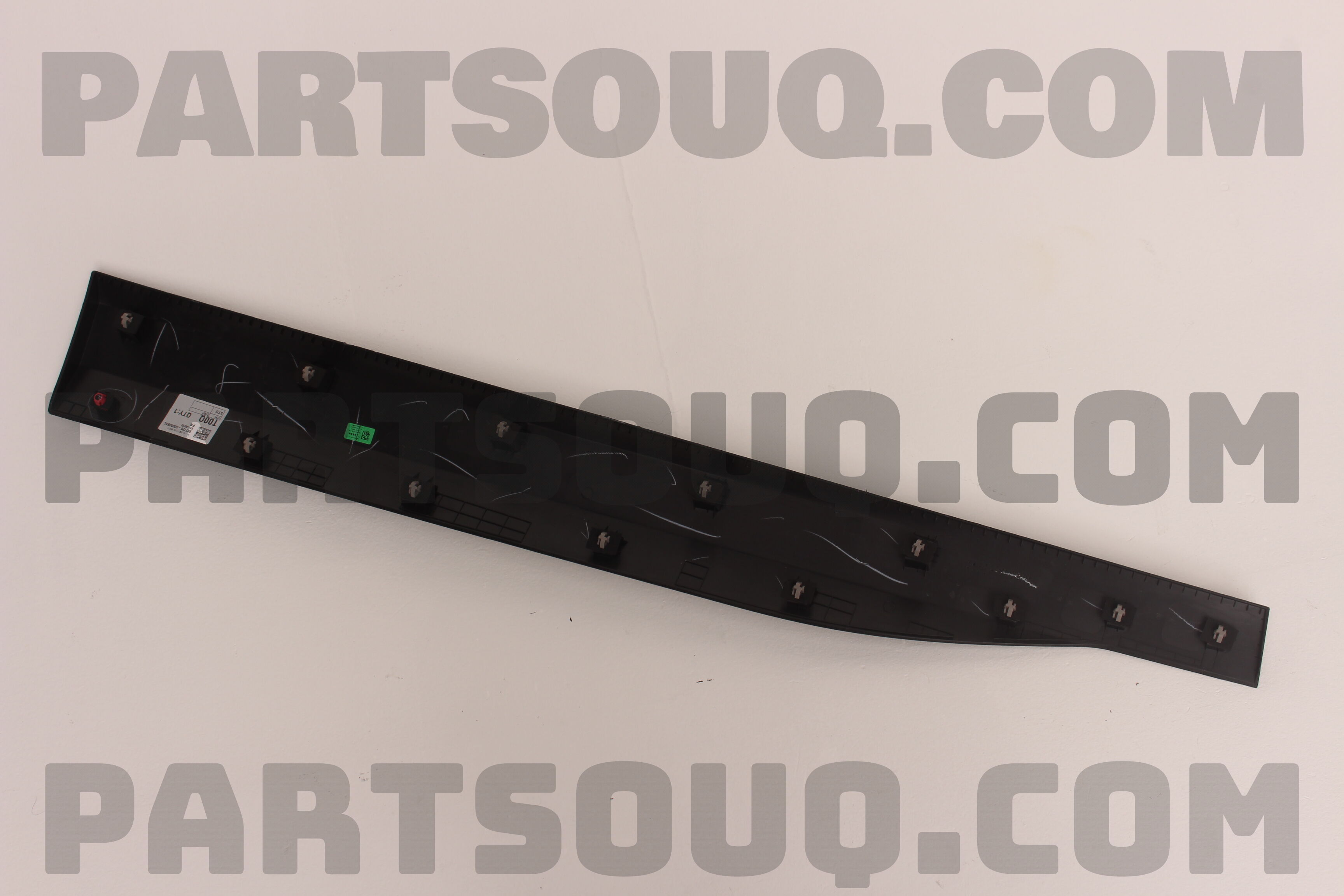 OEM Kia Sorento Front Right Door Garnish Assembly 87722-C6000 – 2016-2020 Black Plastic