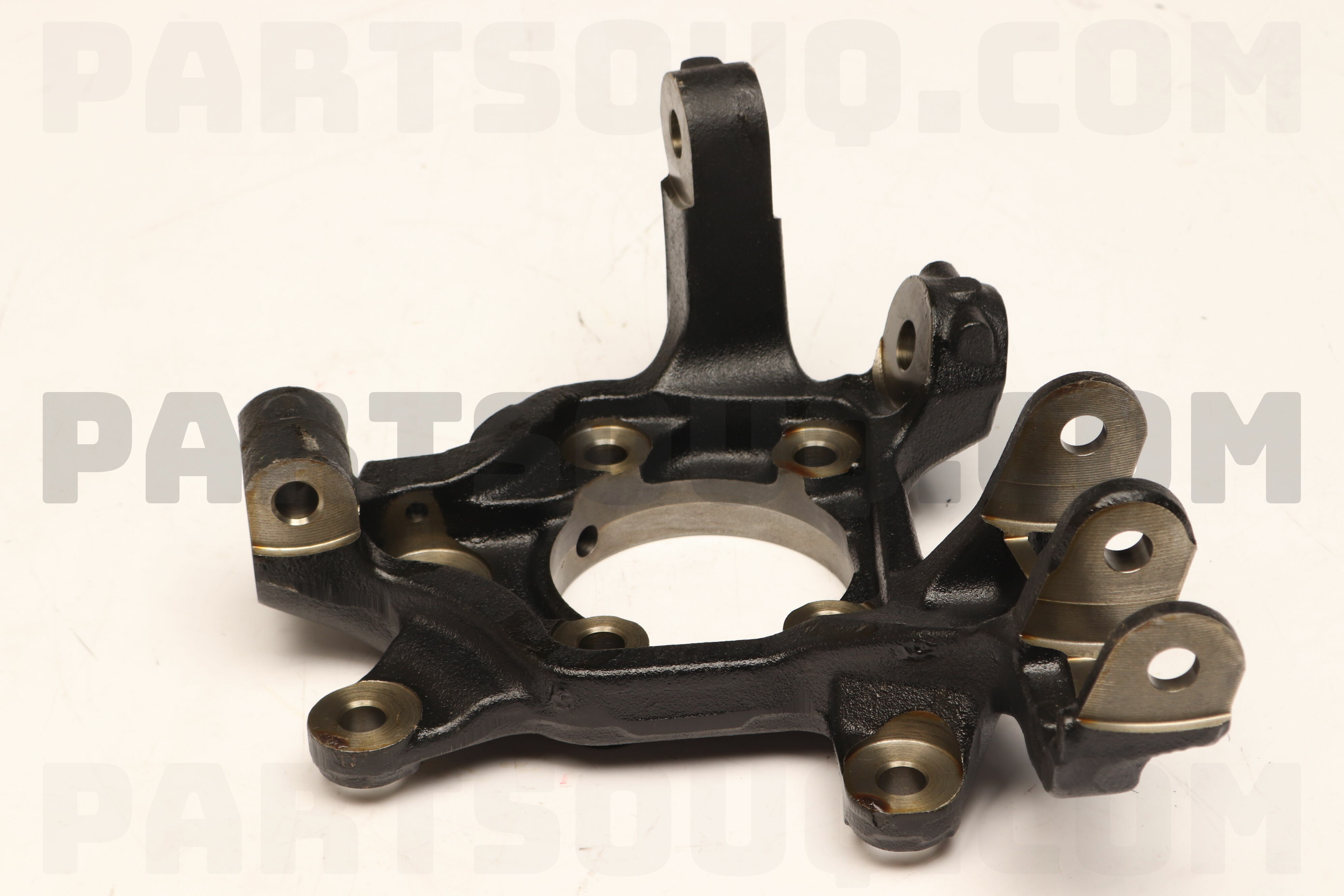 KNUCKLE,RR AXLE,LH 3770A009 | Mitsubishi Parts | PartSouq