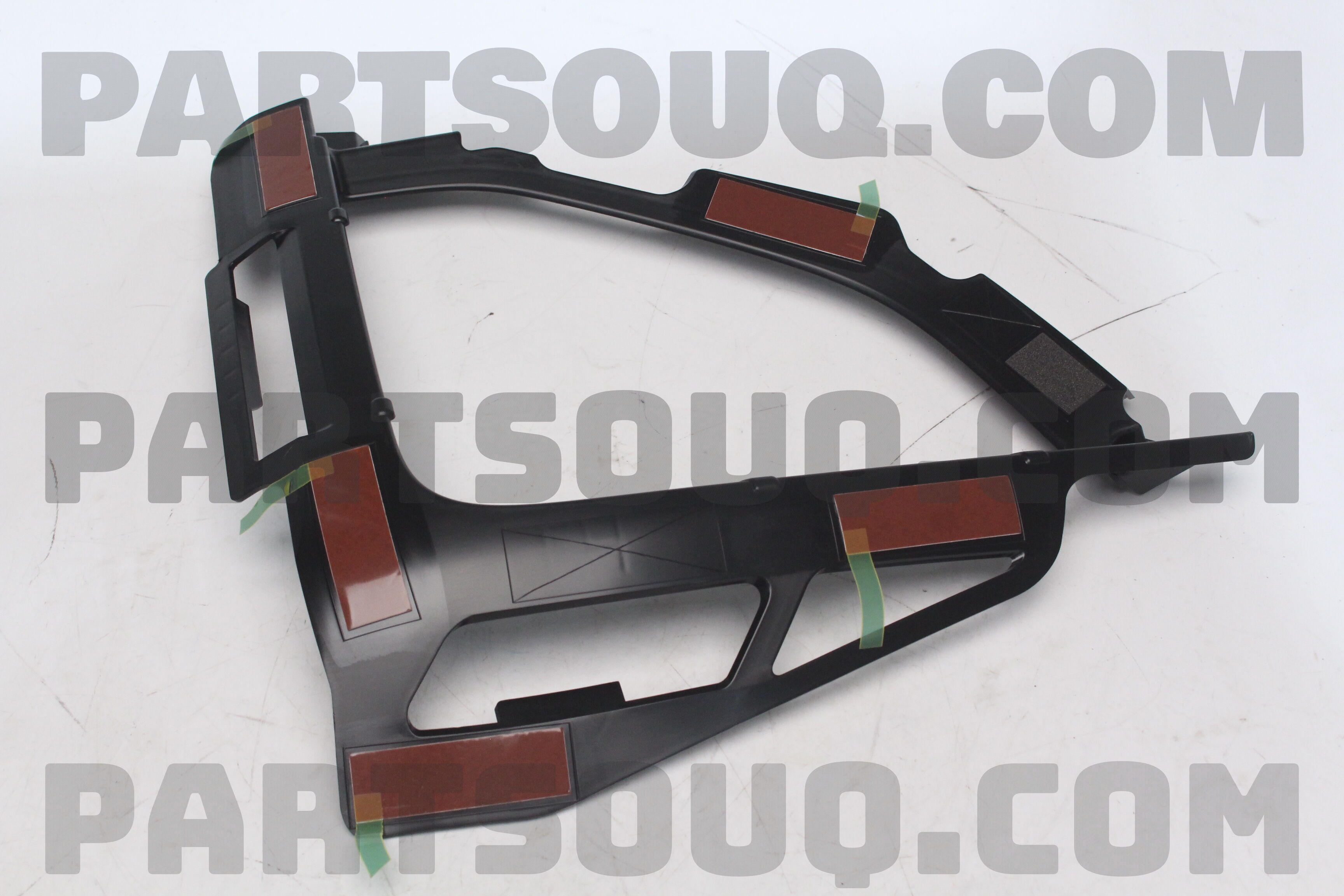 BRKT,F/BMPR T/SIG LAMP,LH 6400J531 | Mitsubishi Parts | PartSouq