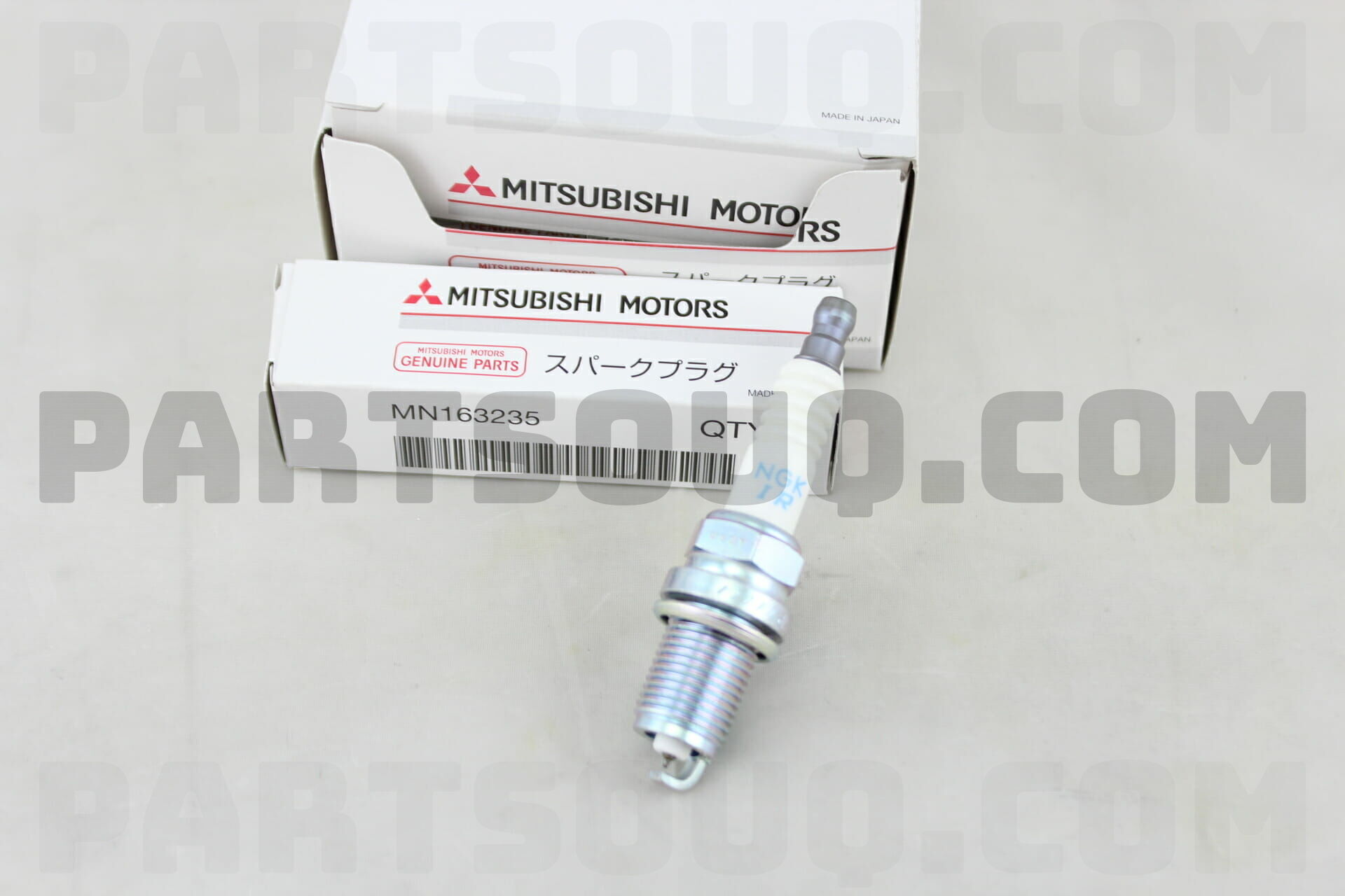 4pc MN163235 FR5EI NGK Mitsubishi Spark plug MN163235 New Genuine Part 