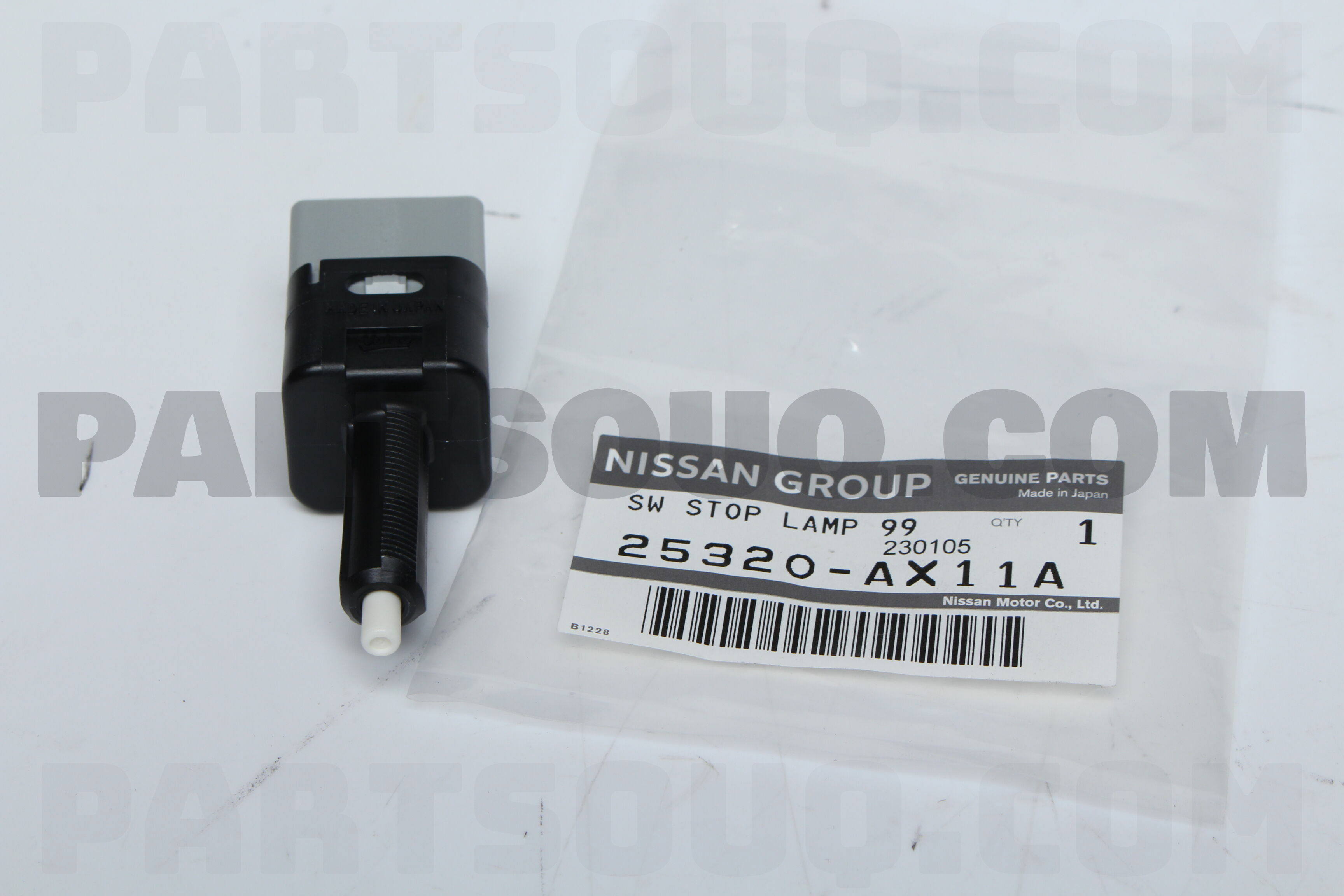 25320AX11A Nissan SW STOP LAMP 99