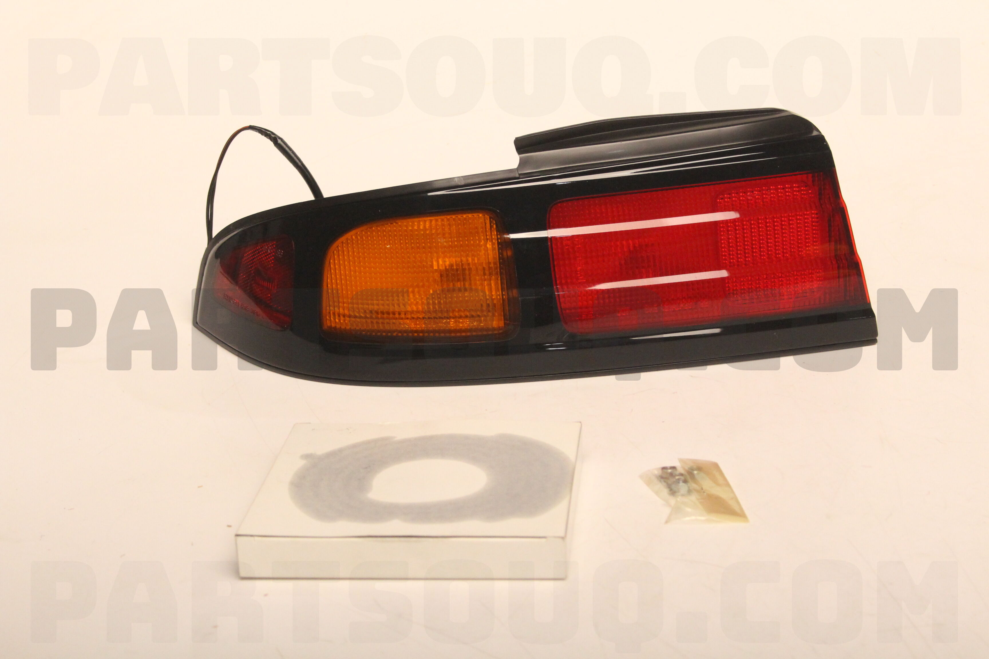 26550EA025 Genuine Nissan LAMP ASSY-REAR COMBINATION,RH