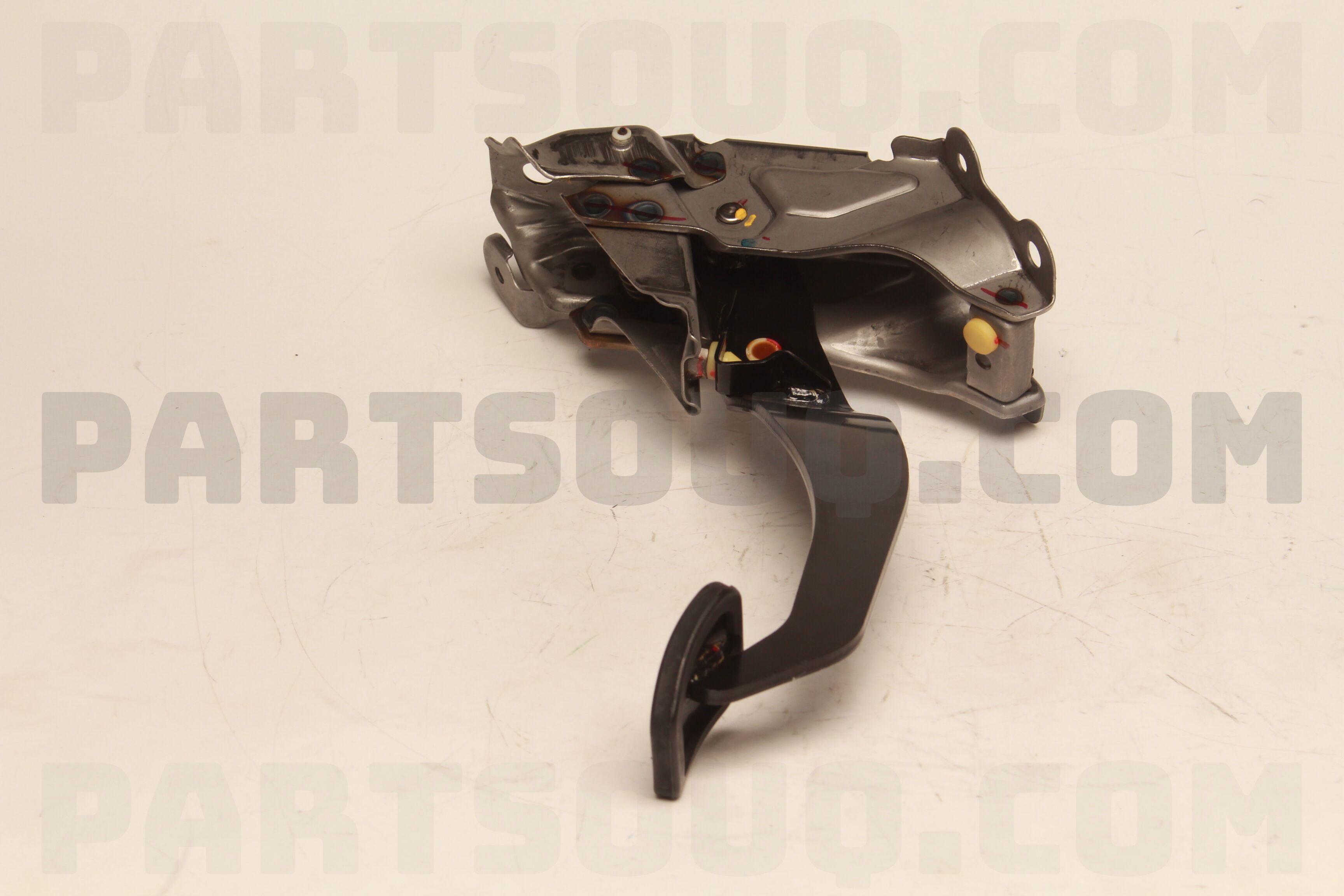 PEDAL ASSY-CLUTCH W/BRACKET 46503VS40B | Nissan Parts | PartSouq