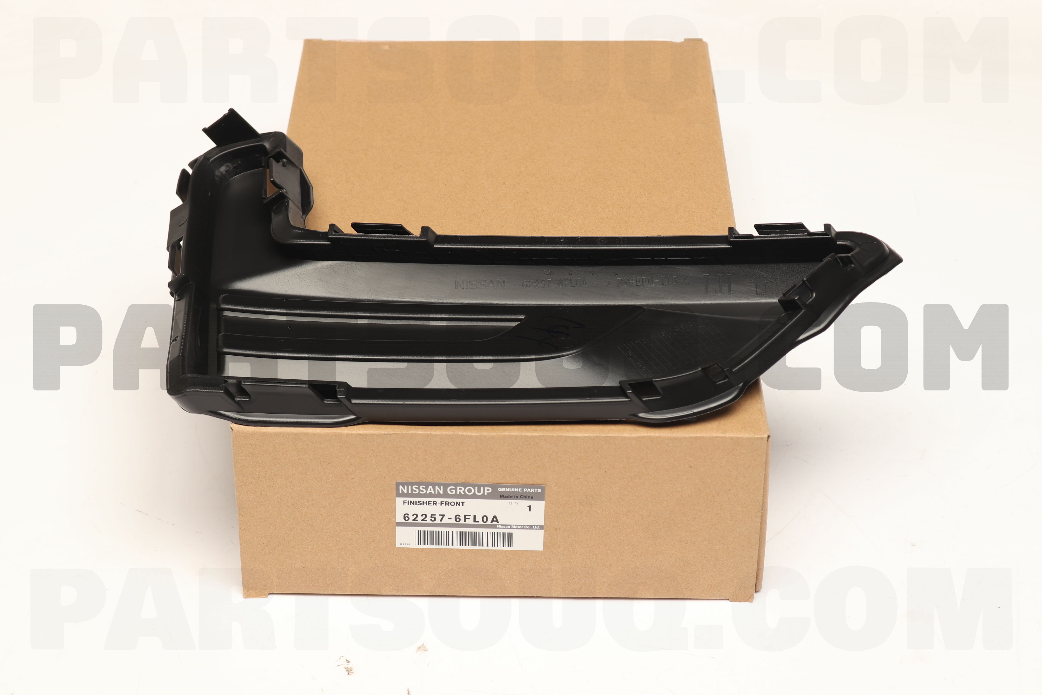 Nissan FINISHER-FRONT 62257-59K08 左右セット