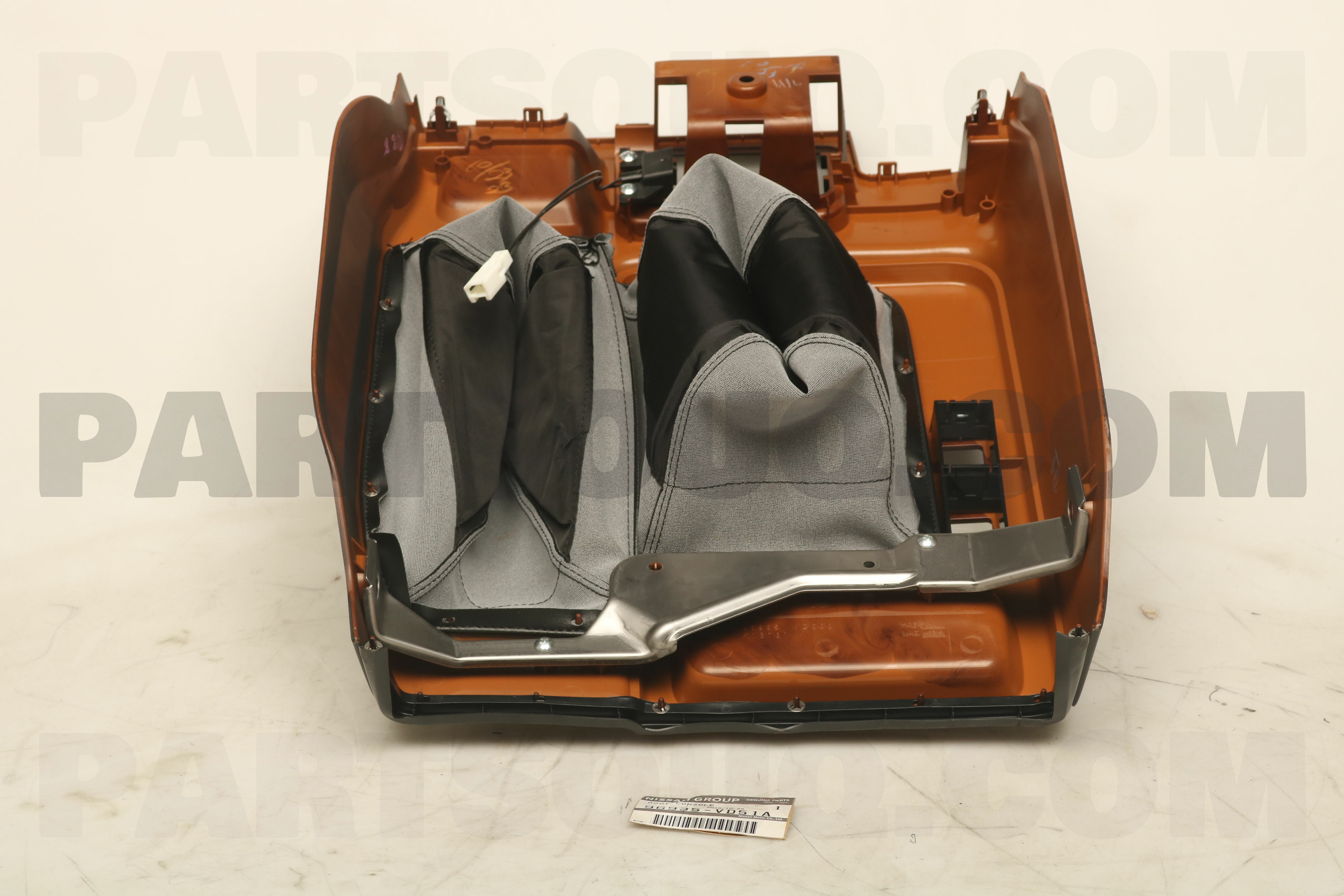 Naonaoページ BOOT-CONSOLE 96935VD51A | Nissan Parts | PartSouq