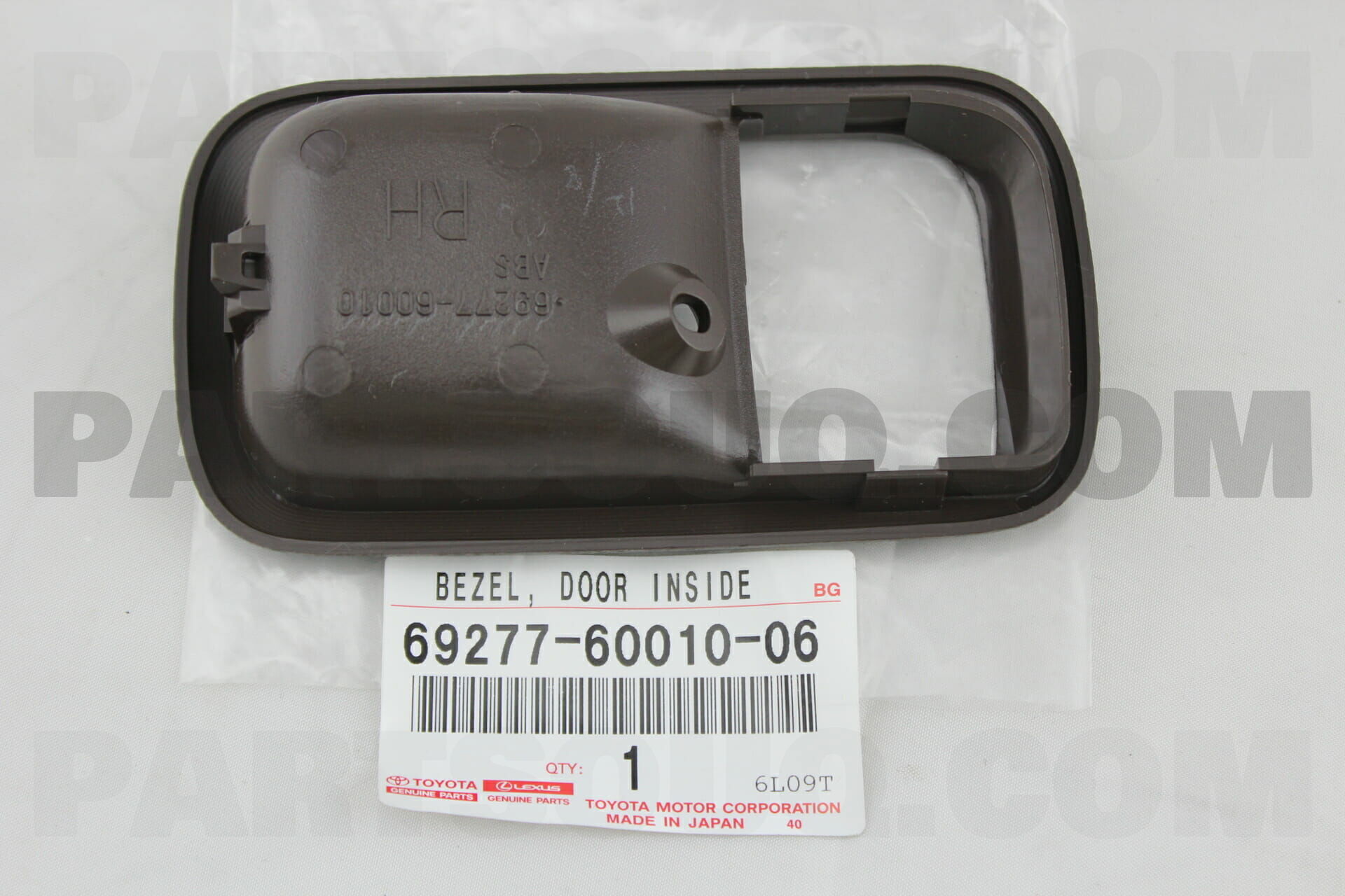 BEZEL, FRONT DOOR INSIDE HANDLE, RH 692776001006 | Toyota Parts | PartSouq