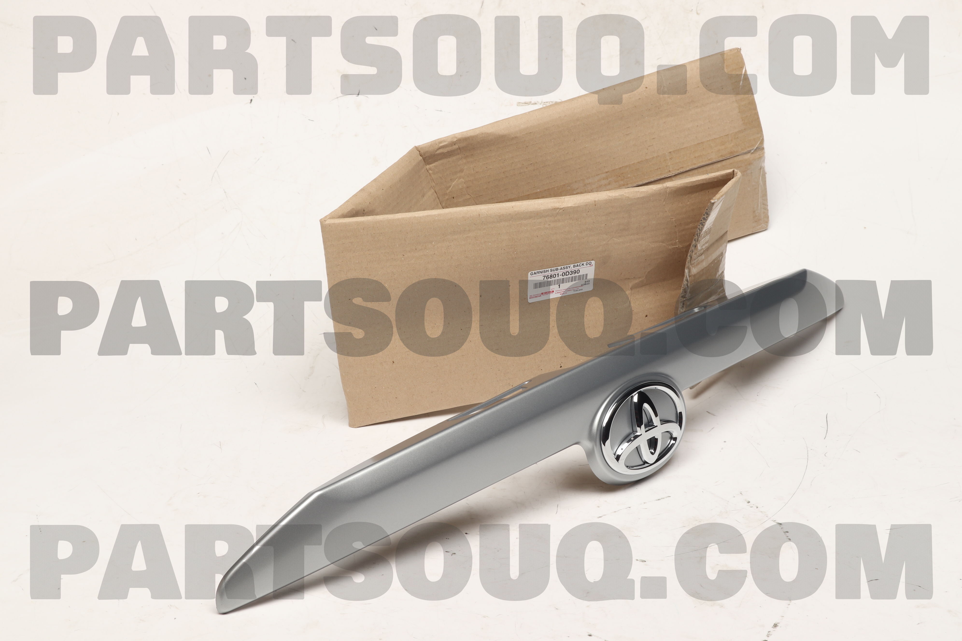 GARNISH SUB-ASSY, LUGGAGE COMPARTMENT DOOR, OUTSIDE 768010D390