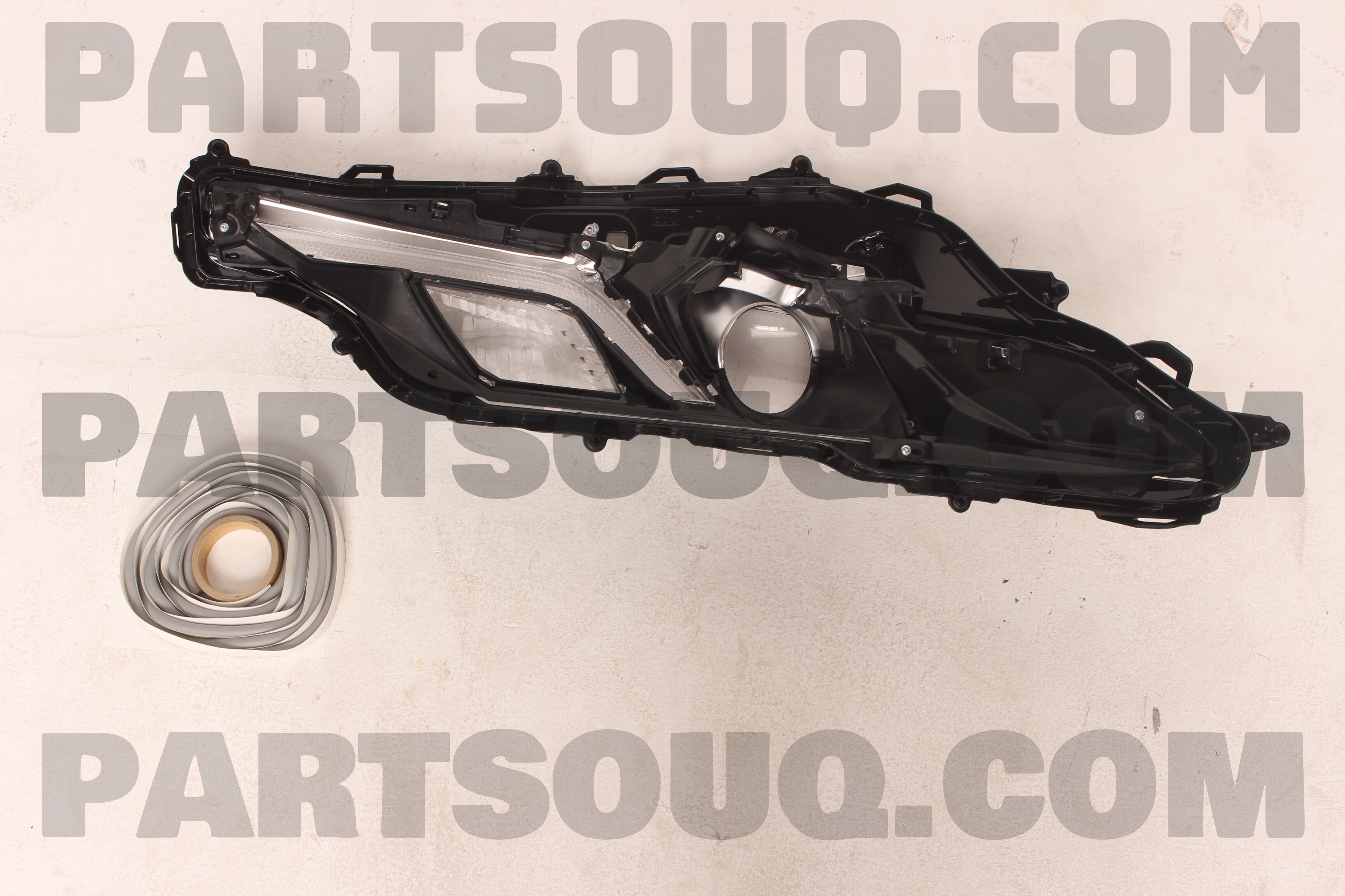 LENS HEADLAMP LH 8117133D11 | Toyota Parts | PartSouq