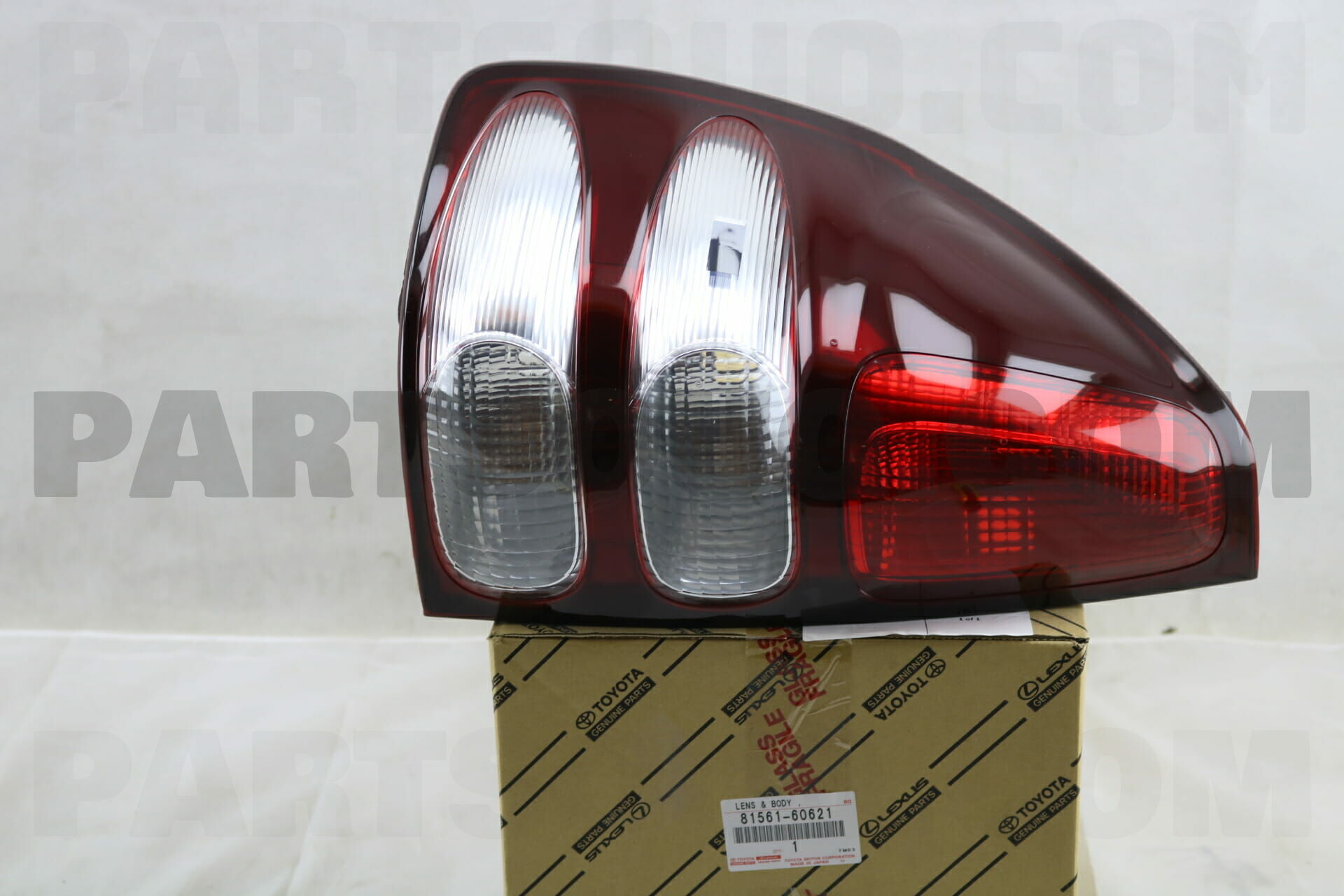 LENS & BODY, REAR COMBINATION LAMP, LH 8156160621 | Toyota