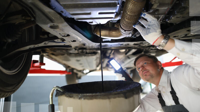 Diagnosing car oil leaks