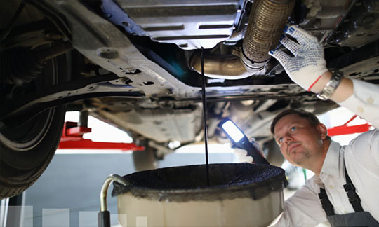 Diagnosing car oil leaks