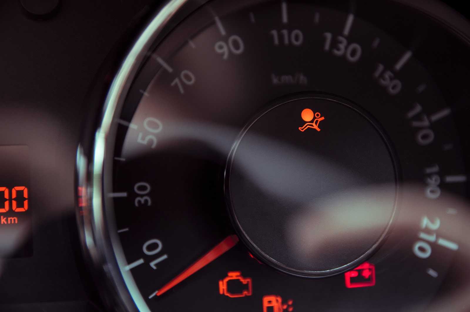 Common Symptoms of a Bad Airbag Sensor